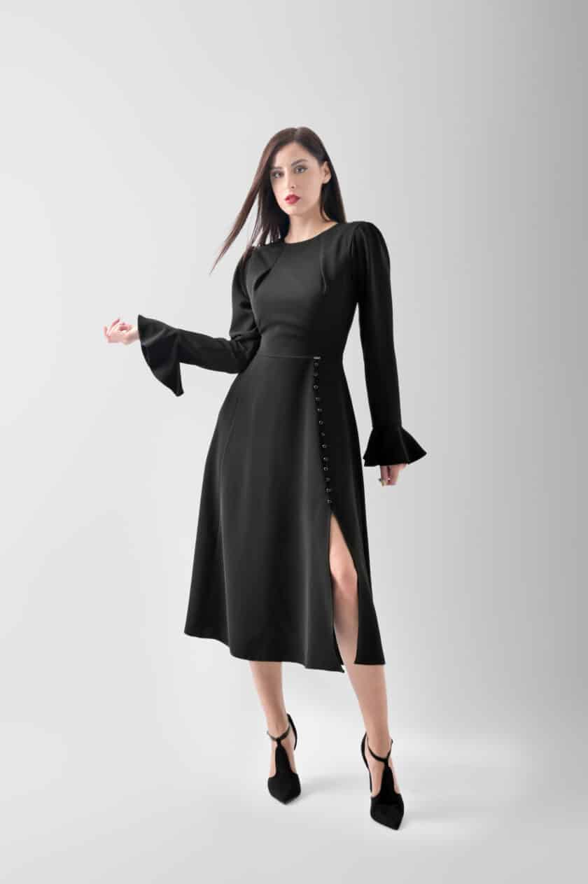 Elegantna ženska haljina u crnoj boji sa dugmićima J5H4008