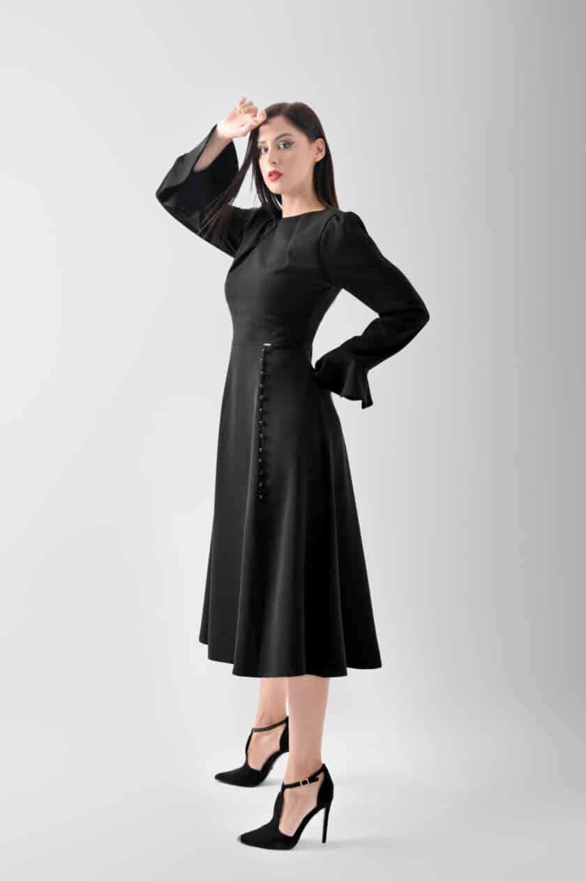 Elegantna ženska haljina u crnoj boji sa dugmićima J5H4008 - Image 3